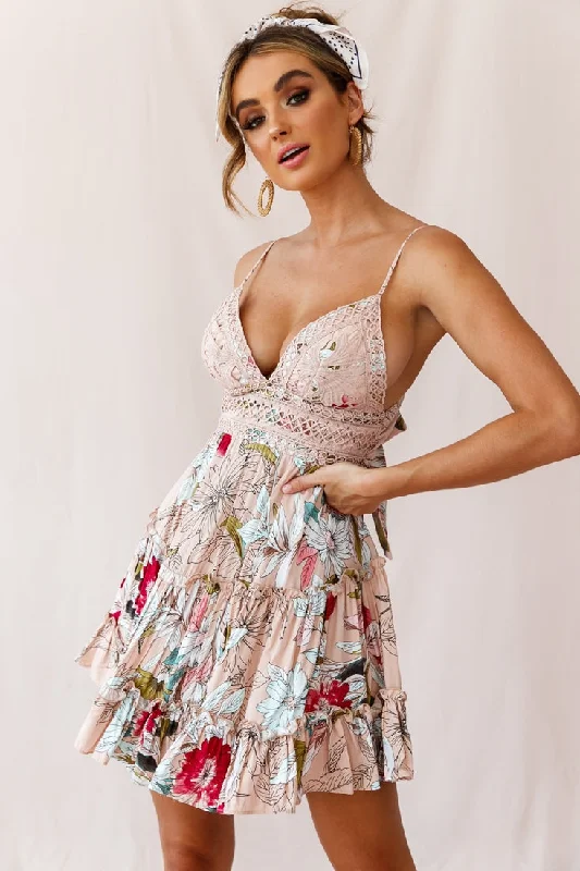 Mini dresses with patchwork designs for a unique style Sanctuary Applique Bust Tie-Knot Back Dress Floral Print Beige Mini dresses with patchwork designs for a unique style Sanctuary Applique Bust Tie-Knot Back Dress Floral Print Beige