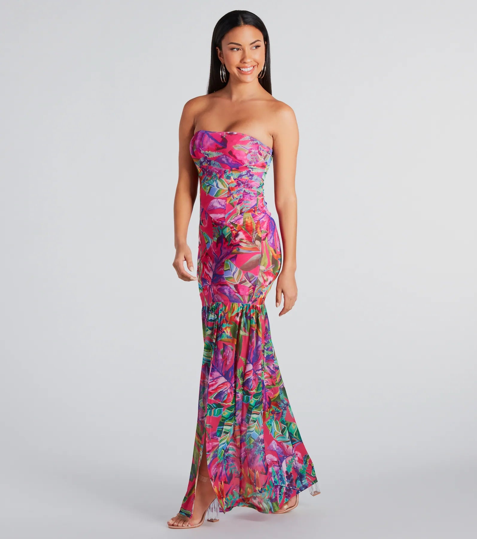 Feathered - Trimmed Casual Dresses for a Dramatic Look Stunning Destination Tropical Ruffle Maxi Dress Feathered - Trimmed Casual Dresses for a Dramatic Look Stunning Destination Tropical Ruffle Maxi Dress