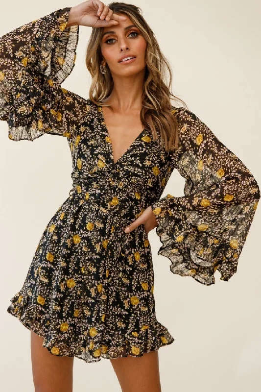 Polyester mini dresses for easy care Perri Bell Sleeve Twist Knot Bust Dress Paisley Print Black Polyester mini dresses for easy care Perri Bell Sleeve Twist Knot Bust Dress Paisley Print Black