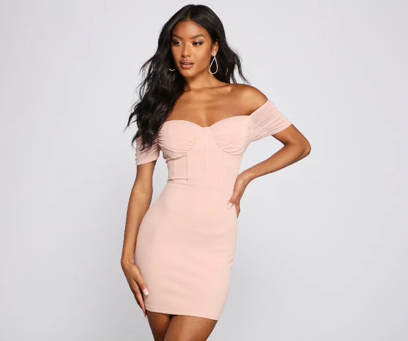 Mini dresses with tiered skirts for added volume Sweet And Stylish Off-The-Shoulder Mini Dress Mini dresses with tiered skirts for added volume Sweet And Stylish Off-The-Shoulder Mini Dress