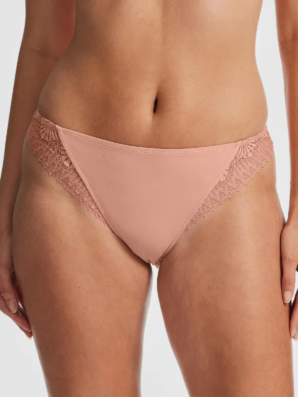 Women's cheeky briefs with a cut - out side Daydream High Cut Brief - DD041