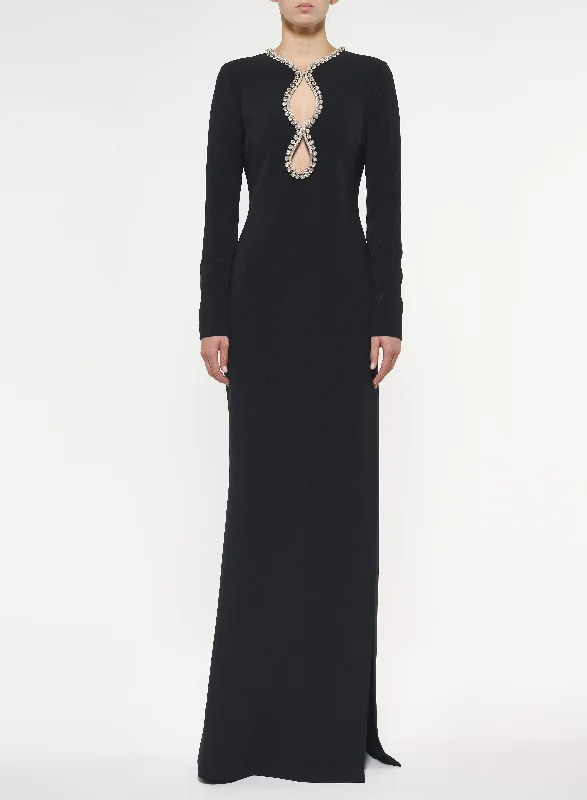 Halter Neck Women Dress to Show Off the Shoulders and Neckline Halter Neck Women Dress to Show Off the Shoulders and Neckline Crystal Embellished Long Dress Halter Neck Women Dress to Show Off the Shoulders and Neckline Halter Neck Women Dress to Show Off the Shoulders and Neckline Crystal Embellished Long Dress