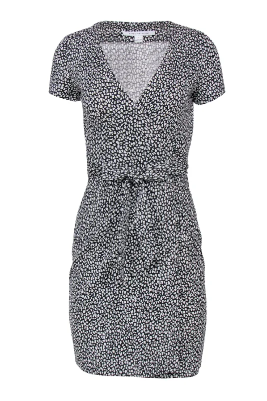 Plus Size Women Dress with a Flattering A - Line Cut for Comfort and Style Plus Size Women Dress with a Flattering A - Line Cut for Comfort and Style Diane von Furstenberg - Black & White Leopard Print Short Sleeve Wrap Dress Sz 0 Plus Size Women Dress with a Flattering A - Line Cut for Comfort and Style Plus Size Women Dress with a Flattering A - Line Cut for Comfort and Style Diane von Furstenberg - Black & White Leopard Print Short Sleeve Wrap Dress Sz 0