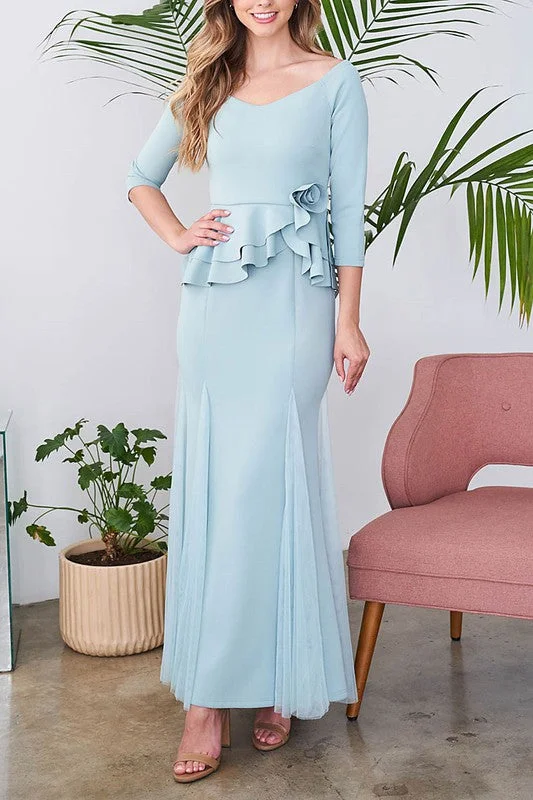 Halter Neck Women Dress to Show Off the Shoulders and Neckline Halter Neck Women Dress to Show Off the Shoulders and Neckline Elegant Halter Neck Women Dress to Show Off the Shoulders and Neckline Halter Neck Women Dress to Show Off the Shoulders and Neckline Elegant