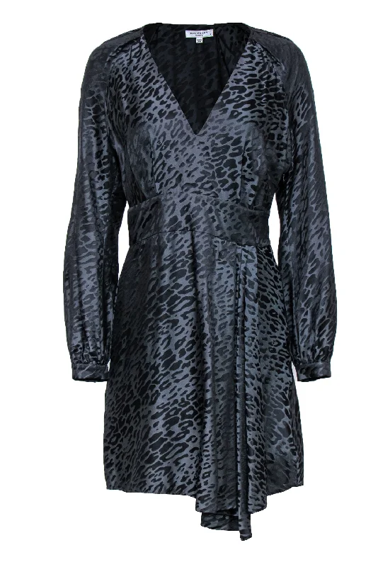 Little Black Women Dress with Sequins for a Glamorous Night Out Little Black Women Dress with Sequins for a Glamorous Night Out Equipment - Black Leopard Print Long Sleeve Sheath Dress Sz 6