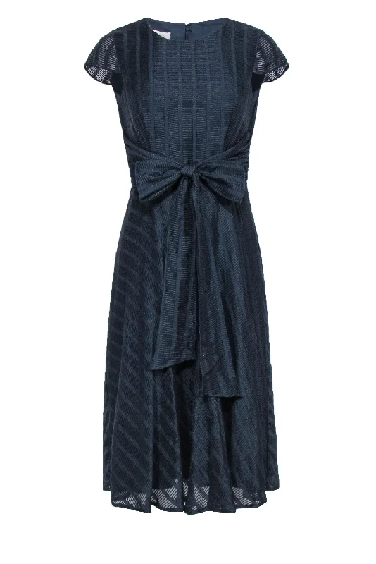 Off - the - Shoulder Women Dress for a Romantic and Feminine Look Off - the - Shoulder Women Dress for a Romantic and Feminine Look Hobbs - Navy Textured Striped Cap Sleeve Midi Dress w/ Back Tie Sz 4 Off - the - Shoulder Women Dress for a Romantic and Feminine Look Off - the - Shoulder Women Dress for a Romantic and Feminine Look Hobbs - Navy Textured Striped Cap Sleeve Midi Dress w/ Back Tie Sz 4
