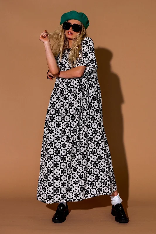 Printed Abstract Women Dress for a Modern and Artistic Appeal Printed Abstract Women Dress for a Modern and Artistic Appeal Never Too Much Oversized Dress in Black + White Printed Abstract Women Dress for a Modern and Artistic Appeal Printed Abstract Women Dress for a Modern and Artistic Appeal Never Too Much Oversized Dress in Black + White