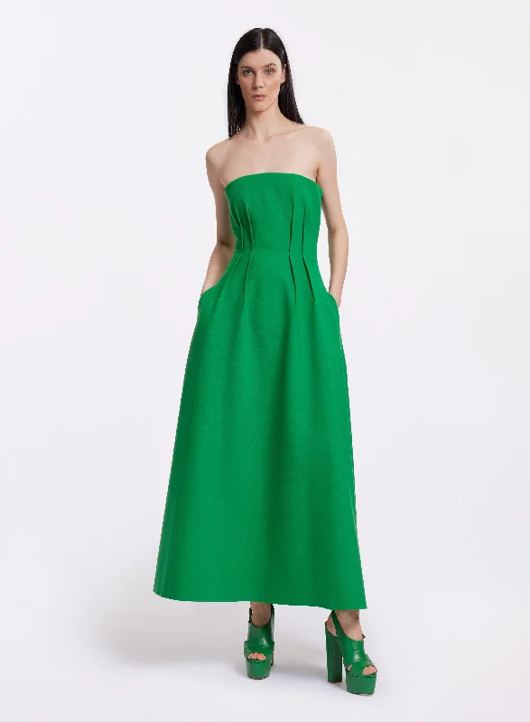 Halter Neck Women Dress to Show Off the Shoulders and Neckline Halter Neck Women Dress to Show Off the Shoulders and Neckline Strapless Dress with Inverted Darts Halter Neck Women Dress to Show Off the Shoulders and Neckline Halter Neck Women Dress to Show Off the Shoulders and Neckline Strapless Dress with Inverted Darts