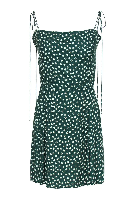 Printed Abstract Women Dress for a Modern and Artistic Appeal Printed Abstract Women Dress for a Modern and Artistic Appeal Reformation - Green & White Floral Print Sleeveless Dress Sz 12