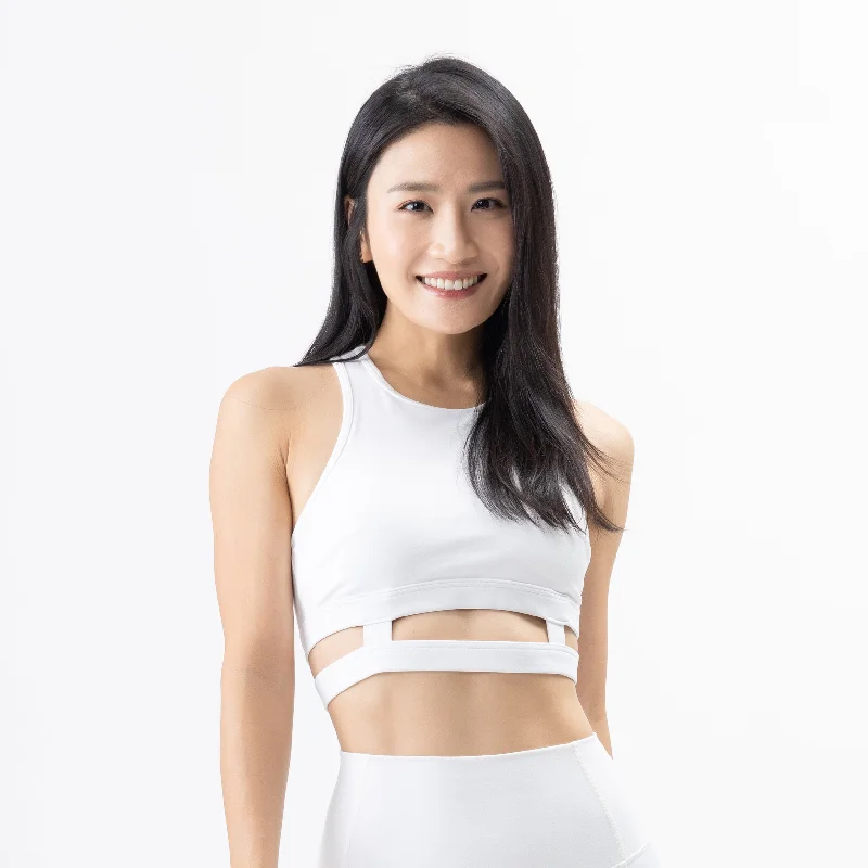 white women sport bra for a clean look Challenge Me Bra 2.0