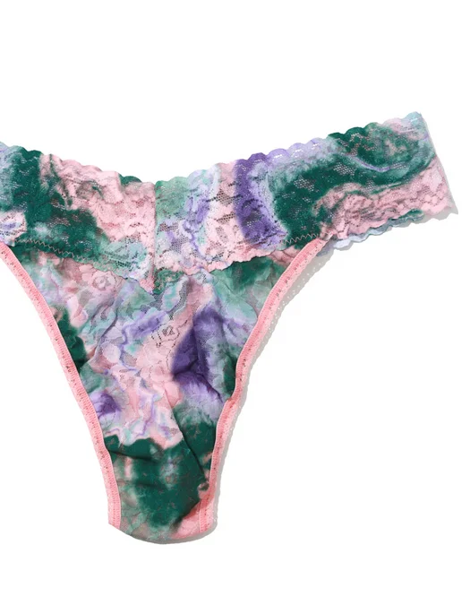 Plus - size shaper with extra - strong compression Hanky Panky Printed Signature Lace Low Rise Thong Plus - size shaper with extra - strong compression Hanky Panky Printed Signature Lace Low Rise Thong