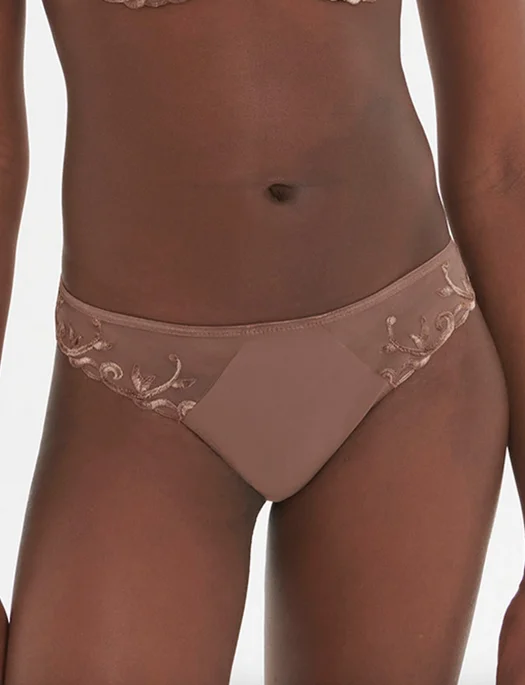 Shaper with built - in bra for added support​ Simone Perele Andora Thong