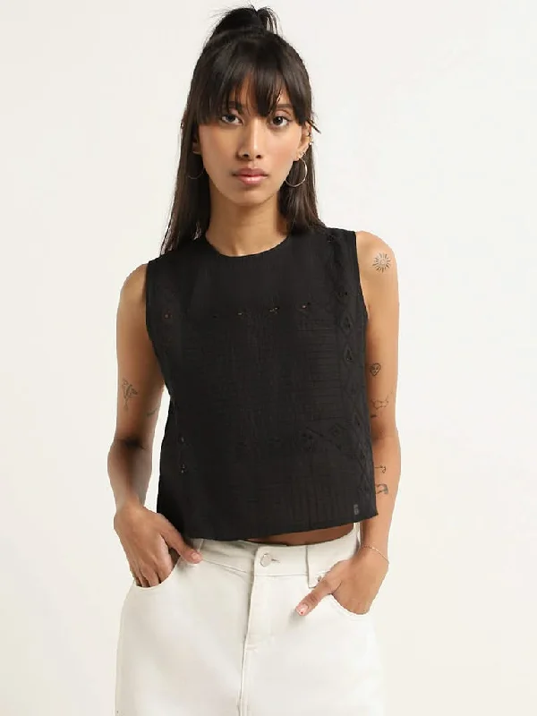 Women's pants with moisture - wicking technology High - rise flare women jeans for a 70s - inspired look Bombay Paisley Black Cotton Schiffli Top Women's pants with moisture - wicking technology High - rise flare women jeans for a 70s - inspired look Bombay Paisley Black Cotton Schiffli Top