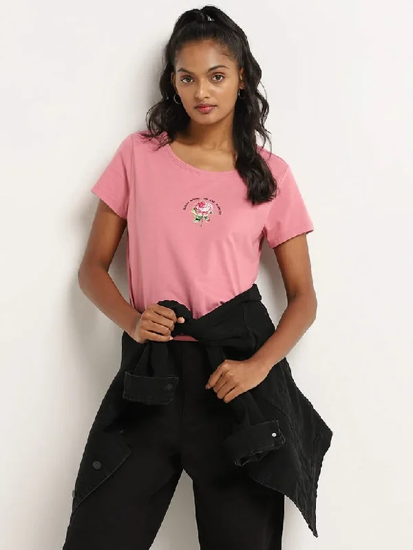 Women's high - waisted yoga pants Skinny women jeans with a form - fitting design LOV Pink Printed Cotton T-Shirt Women's high - waisted yoga pants Skinny women jeans with a form - fitting design LOV Pink Printed Cotton T-Shirt