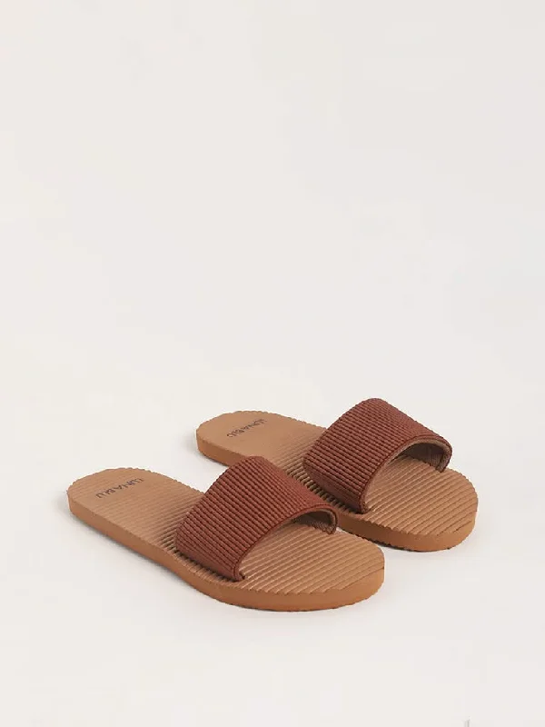 Women's pants for travel Embellished women jeans with studs or rhinestones for a glamorous touch LUNA BLU Brown Textured Flip-Flop Women's pants for travel Embellished women jeans with studs or rhinestones for a glamorous touch LUNA BLU Brown Textured Flip-Flop