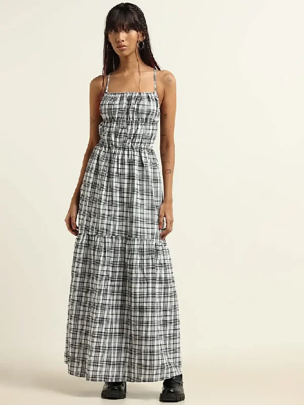 Women's linen summer pants High - rise flare women jeans for a 70s - inspired look Nuon Black and White Checkered Cotton Maxi Dress Women's linen summer pants High - rise flare women jeans for a 70s - inspired look Nuon Black and White Checkered Cotton Maxi Dress