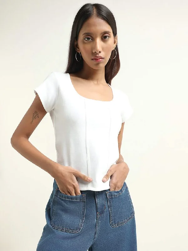 Women's pants with moisture - wicking technology High - rise flare women jeans for a 70s - inspired look Nuon White Cotton Blend Corset Top
