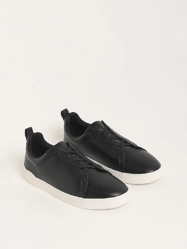 Women's button - fly jeans pants Wide - leg women jeans for a modern and relaxed vibe SOLEPLAY Black Casual Shoes Women's button - fly jeans pants Wide - leg women jeans for a modern and relaxed vibe SOLEPLAY Black Casual Shoes