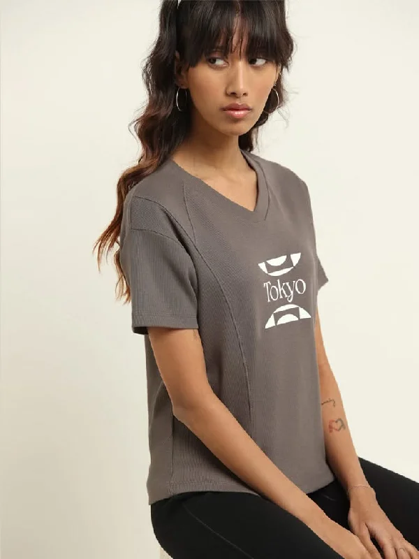 Women's striped business pants Bootcut women jeans to complement various shoe styles Studiofit Grey Printed T-Shirt Women's striped business pants Bootcut women jeans to complement various shoe styles Studiofit Grey Printed T-Shirt