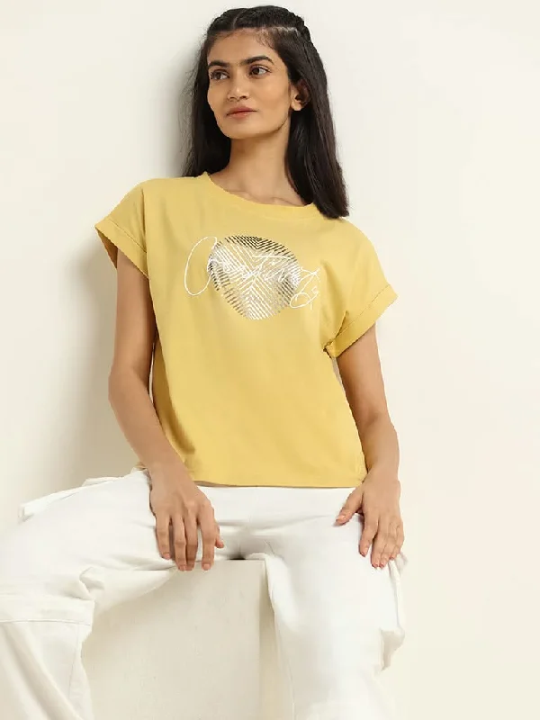 Women's pants for job interviews Skinny women jeans with a form - fitting design Studiofit Yellow Printed Cotton T-Shirt Women's pants for job interviews Skinny women jeans with a form - fitting design Studiofit Yellow Printed Cotton T-Shirt