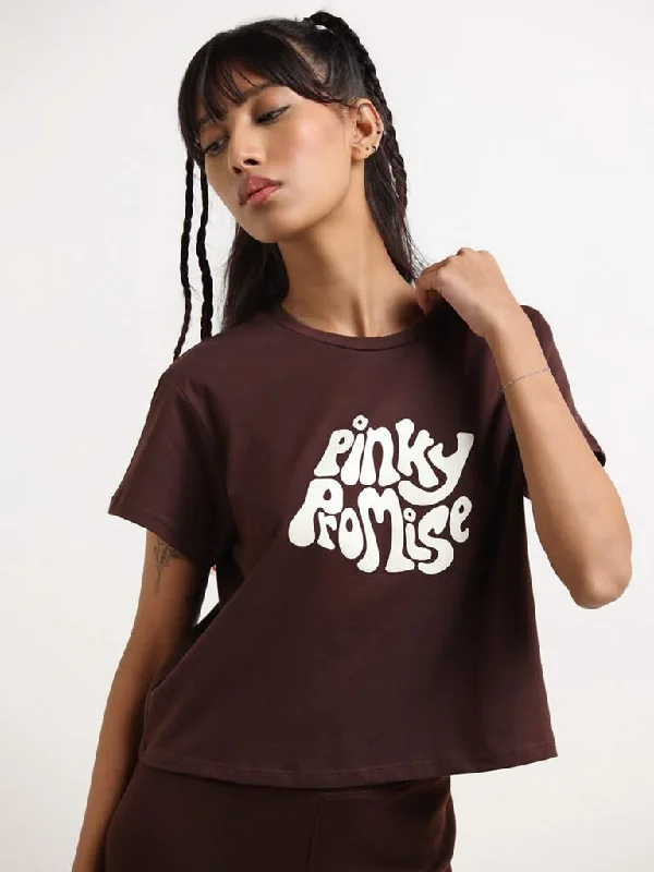Women's fall - appropriate corduroy pants Distressed women jeans for a trendy and edgy look Superstar Brown Printed Cotton T-Shirt Women's fall - appropriate corduroy pants Distressed women jeans for a trendy and edgy look Superstar Brown Printed Cotton T-Shirt
