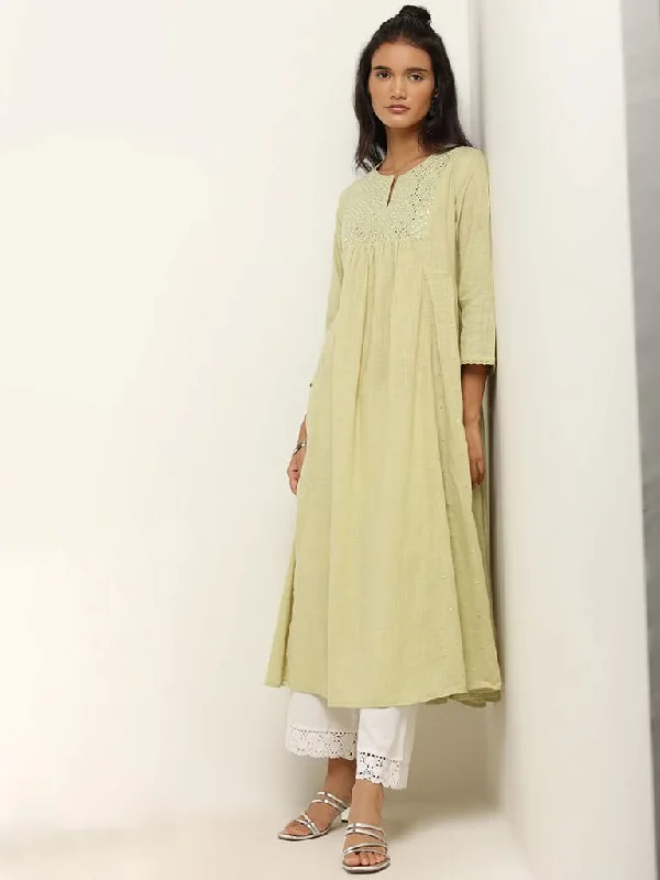 Women's ruffled hem dress pants Cargo women jeans with multiple pockets for added functionality Utsa Green Mirror-Work Cotton Kurta