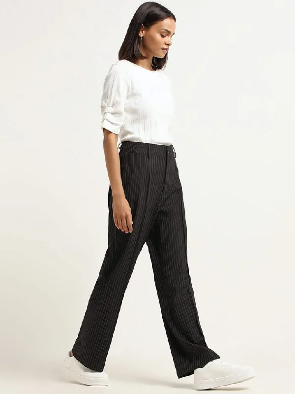 Women's printed floral pants High - waisted women jeans for a flattering silhouette Wardrobe Black Striped-Patterned Trousers Women's printed floral pants High - waisted women jeans for a flattering silhouette Wardrobe Black Striped-Patterned Trousers