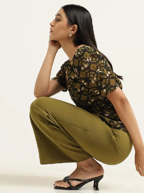 Women's long - length casual pants Straight - leg women jeans with a classic and timeless appeal Wardrobe Olive Straight Trousers Women's long - length casual pants Straight - leg women jeans with a classic and timeless appeal Wardrobe Olive Straight Trousers