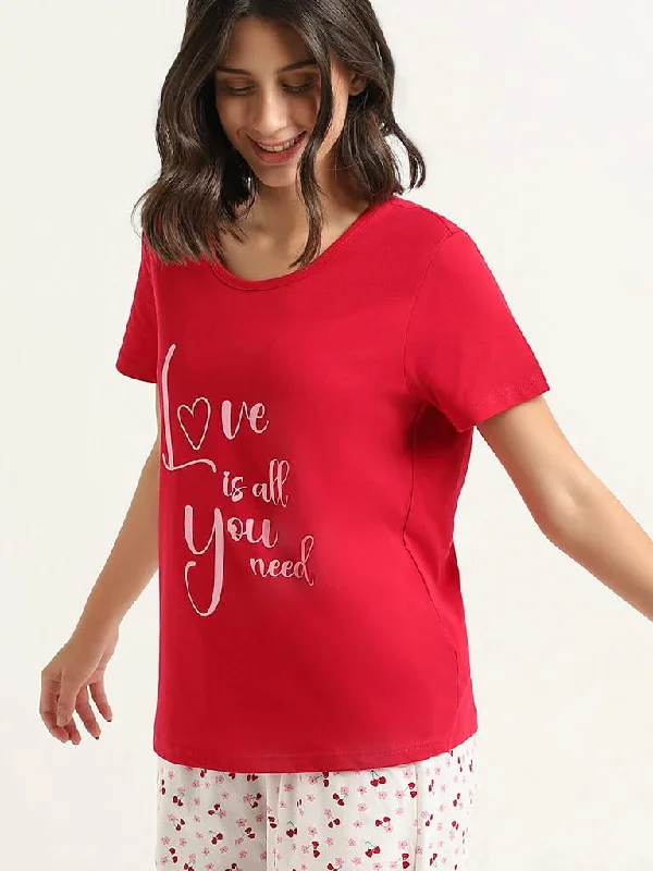 Women's high - waisted yoga pants Skinny women jeans with a form - fitting design Wunderlove Red Contrast Printed Cotton T-Shirt Women's high - waisted yoga pants Skinny women jeans with a form - fitting design Wunderlove Red Contrast Printed Cotton T-Shirt